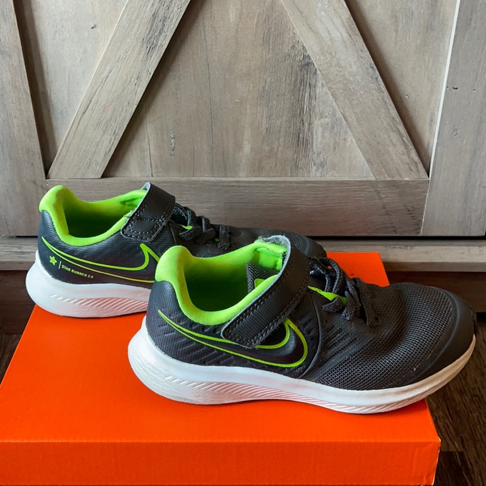Nike Toddler Green and Grey Sneakers size 11